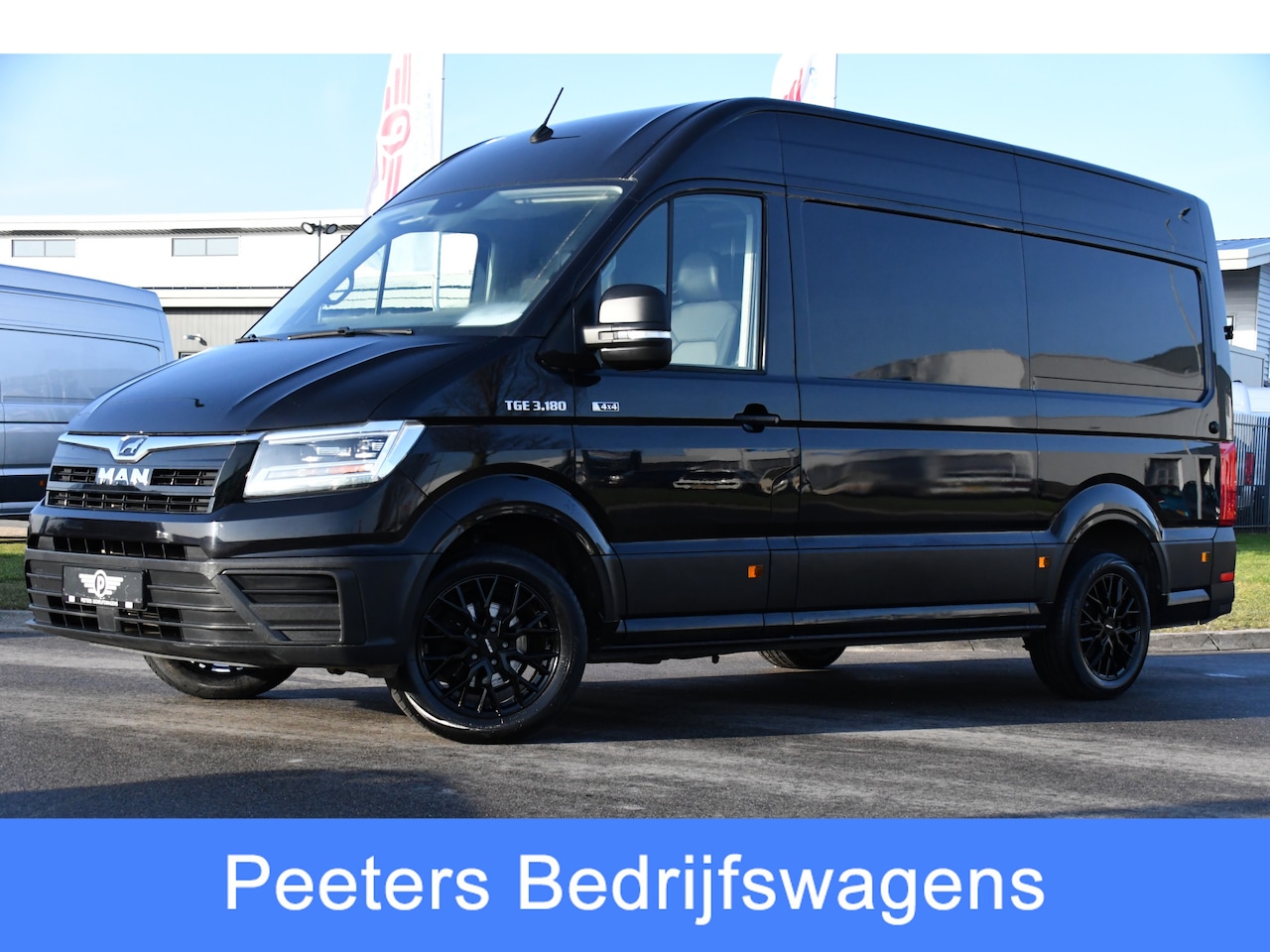MAN TGE - 3.180 35 2.0 L3H3 4x4 Black Edition Cruise, Camera, Carplay, LED, Stoelverwarming, Leder, - AutoWereld.nl