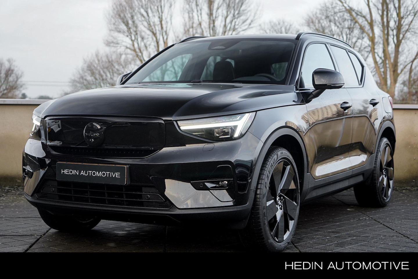 Volvo EX40 - Twin Motor Performance Ultra Black Edition 82 kWh Panoramadak | Lighting Pack | 20 Inch LM - AutoWereld.nl