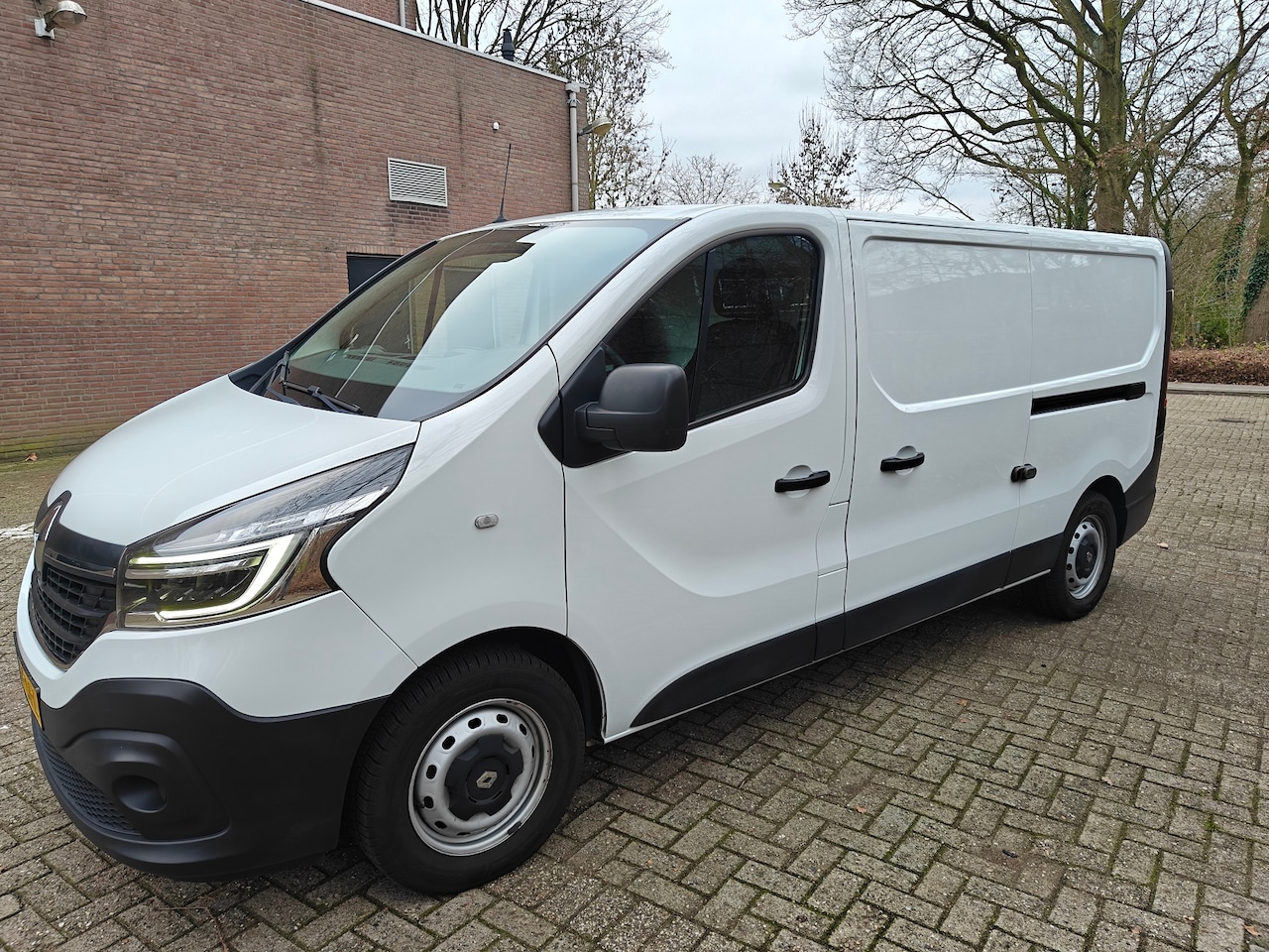 Renault Trafic - 2.0 dCi 145 T29 L2H1 Comfort - AutoWereld.nl