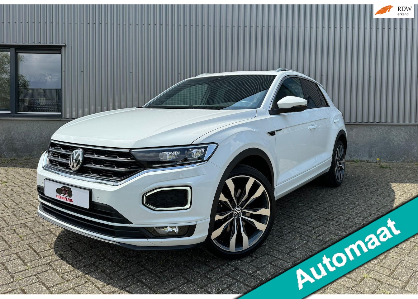 Volkswagen T-Roc - 2.0 TSI 4Motion 3x R-line Sport 190pk Pano Camera - AutoWereld.nl