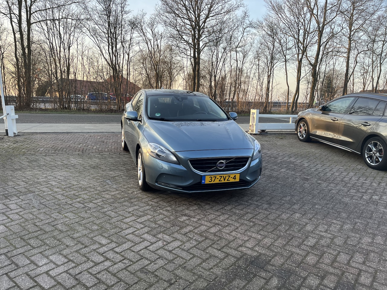Volvo V40 - 1.6 T3 Momentum STOELVERWARMING CAMERA PANORAMADAK - AutoWereld.nl
