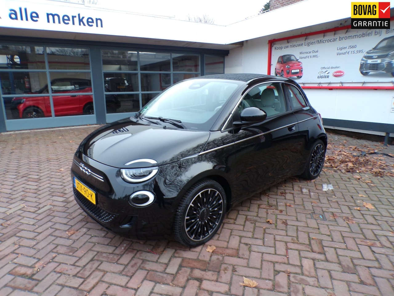 Fiat 500e - La Prima 42 kWh Cabrio Navi./Apple Car Play Android/Lederen bekl./17"LMV/Parkeersensoren V - AutoWereld.nl