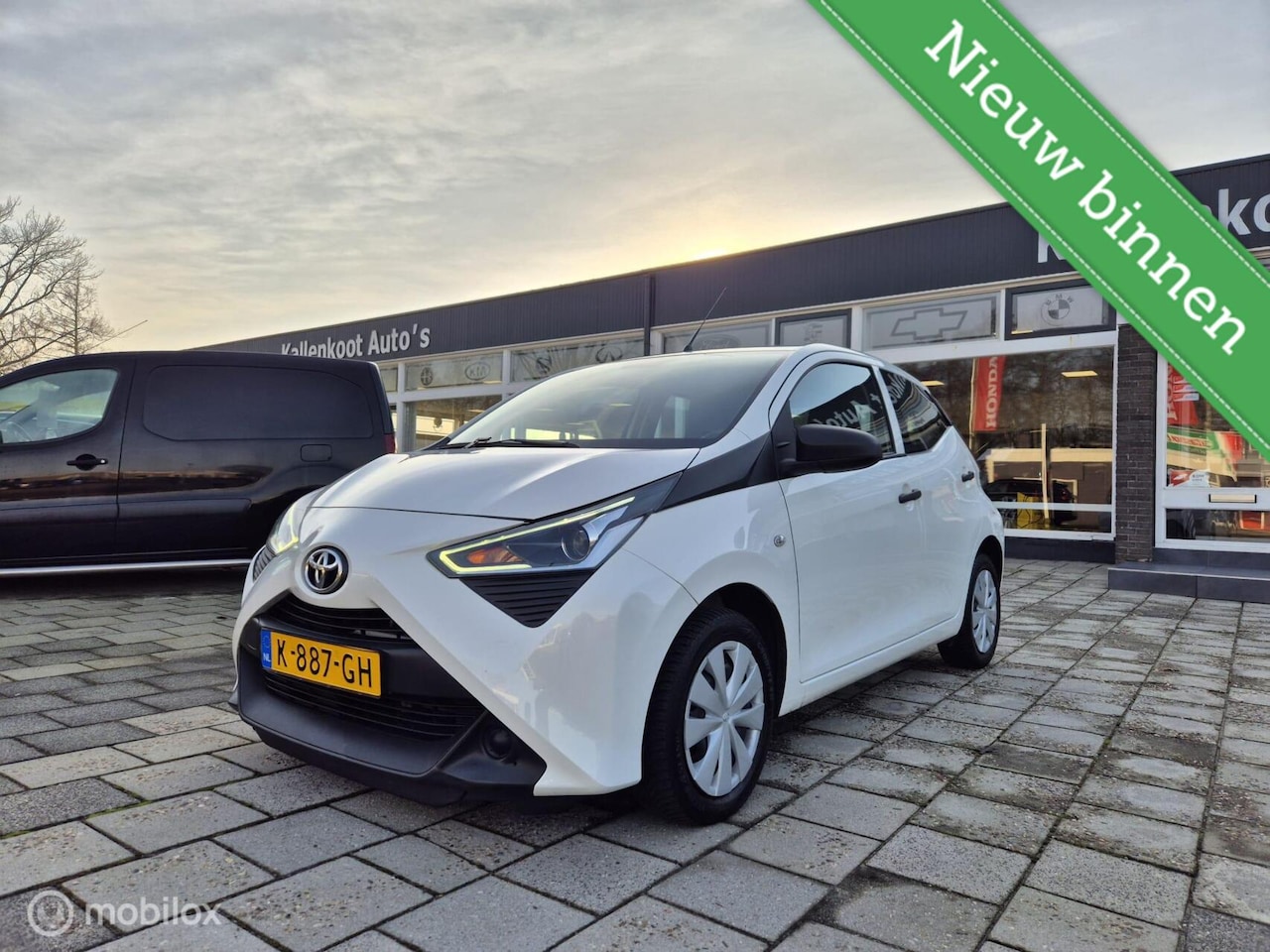 Toyota Aygo - 1.0 VVT-i x-fun 1.0 VVT-i x-fun, 5-Drs, Carplay, Navi, LED, NAP! - AutoWereld.nl