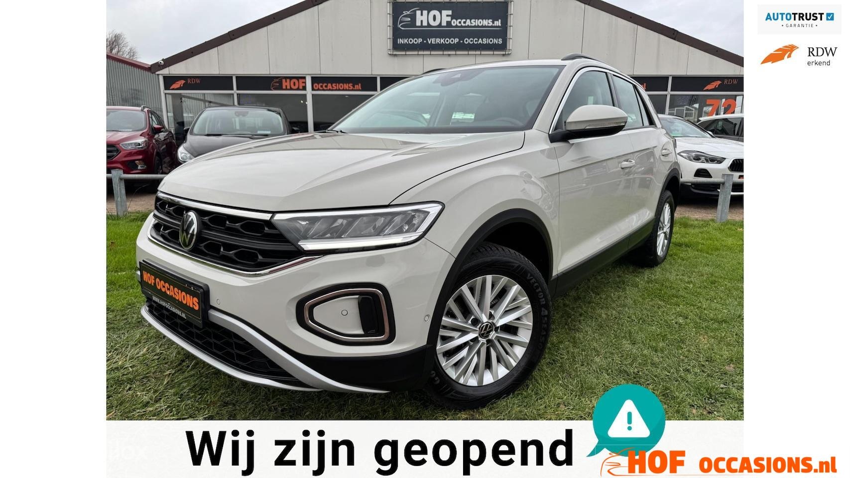 Volkswagen T-Roc - 1.5 TSI Life Edition AUTOMAAT/NAVI/TREKHAAK - AutoWereld.nl