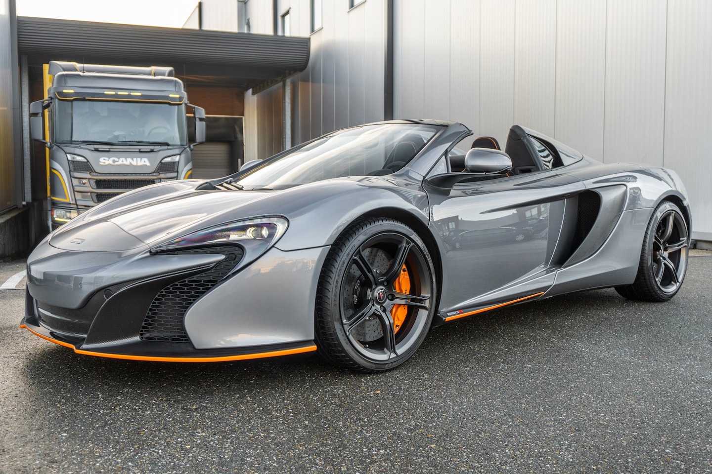 McLaren 650S - Spider - Titanium Silver - Carbon - lift - Meridian - AutoWereld.nl