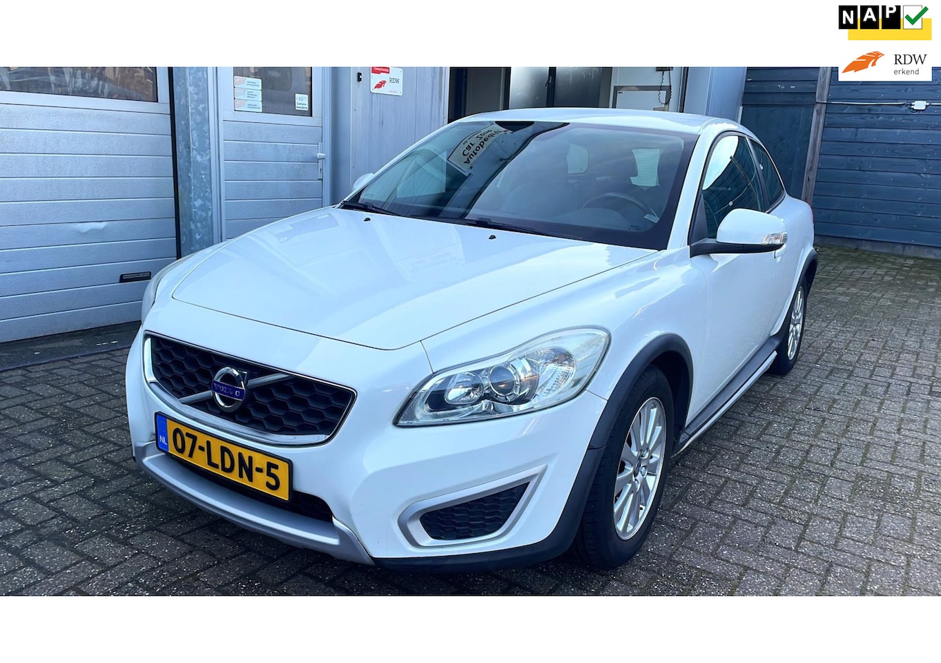 Volvo C30 - 1.6 Kinetic 2010-Navi-Clima-Cruise-L.m.Velgen-APK - AutoWereld.nl