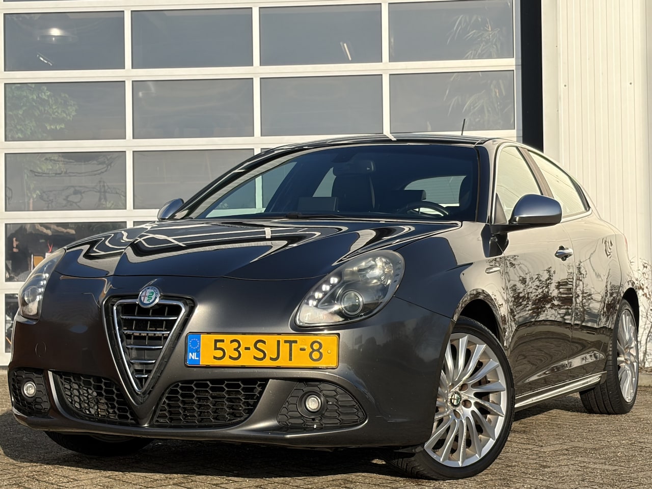 Alfa Romeo Giulietta - 1.4 T Distinctive 170pk | Bi-xenon koplampen | Bluetooth | Cruise control | Lichtmetalen v - AutoWereld.nl