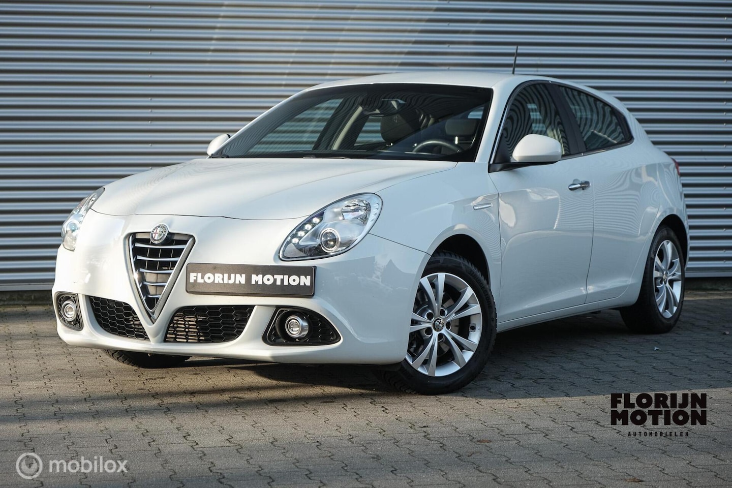 Alfa Romeo Giulietta - 1.4 T Distinctive Lusso | Led | DAB | PDC | Automaat | All Season | Navi - AutoWereld.nl