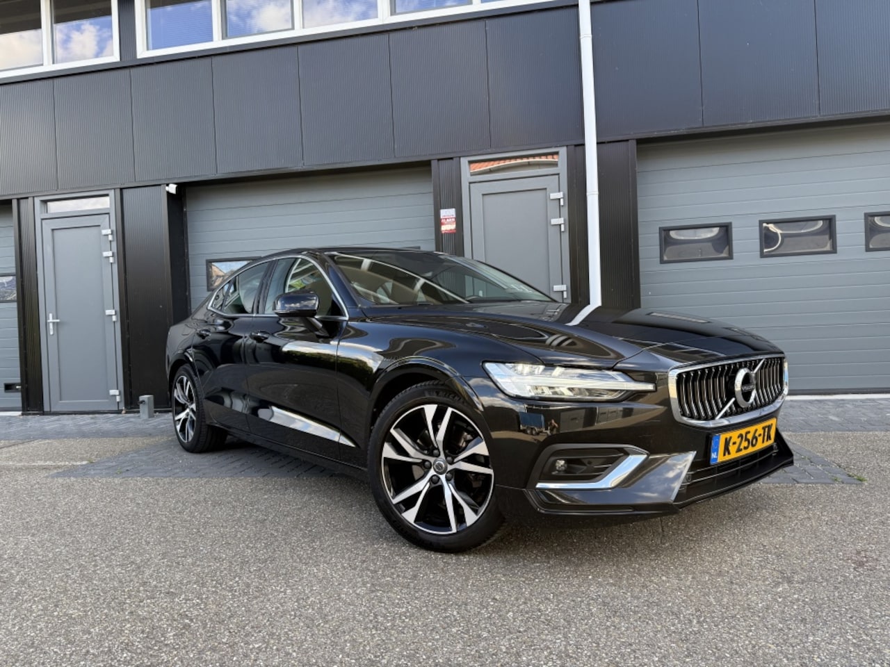 Volvo S60 - 2.0 B4 Inscription Stoel, Stuur- én Voorruitverw, Keyless, Cam - AutoWereld.nl