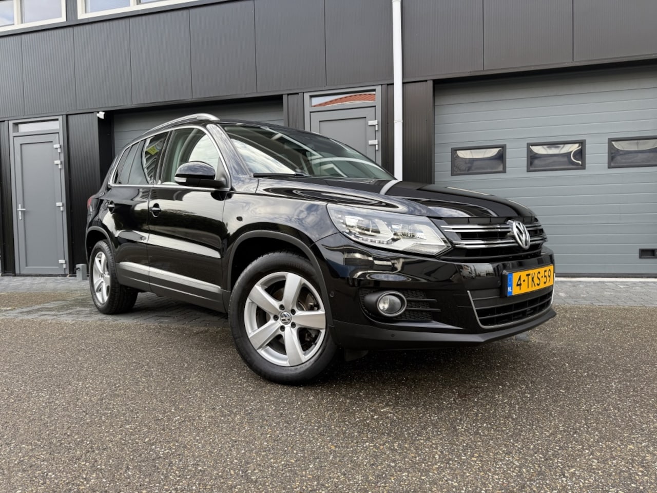 Volkswagen Tiguan - 1.4 TSI Sport&Style * 1e Eigenaar * 76957 KM!! - AutoWereld.nl