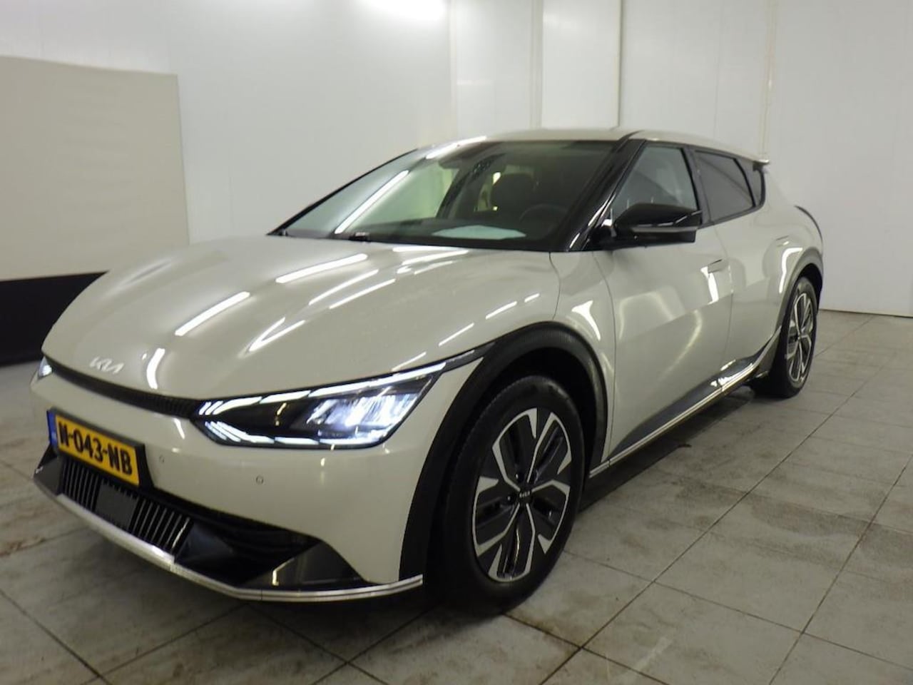 Kia EV6 - PLUS 77.4KWH SOH 97,7% TREKHAAK/ LEER ACARPLAY/LED/FABRIEKSGARANTIE - AutoWereld.nl