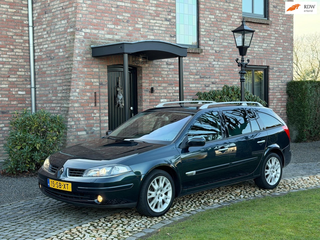 Renault Laguna Grand Tour - 3.0 V6 Privilège Aut 1e eigenaar! - AutoWereld.nl