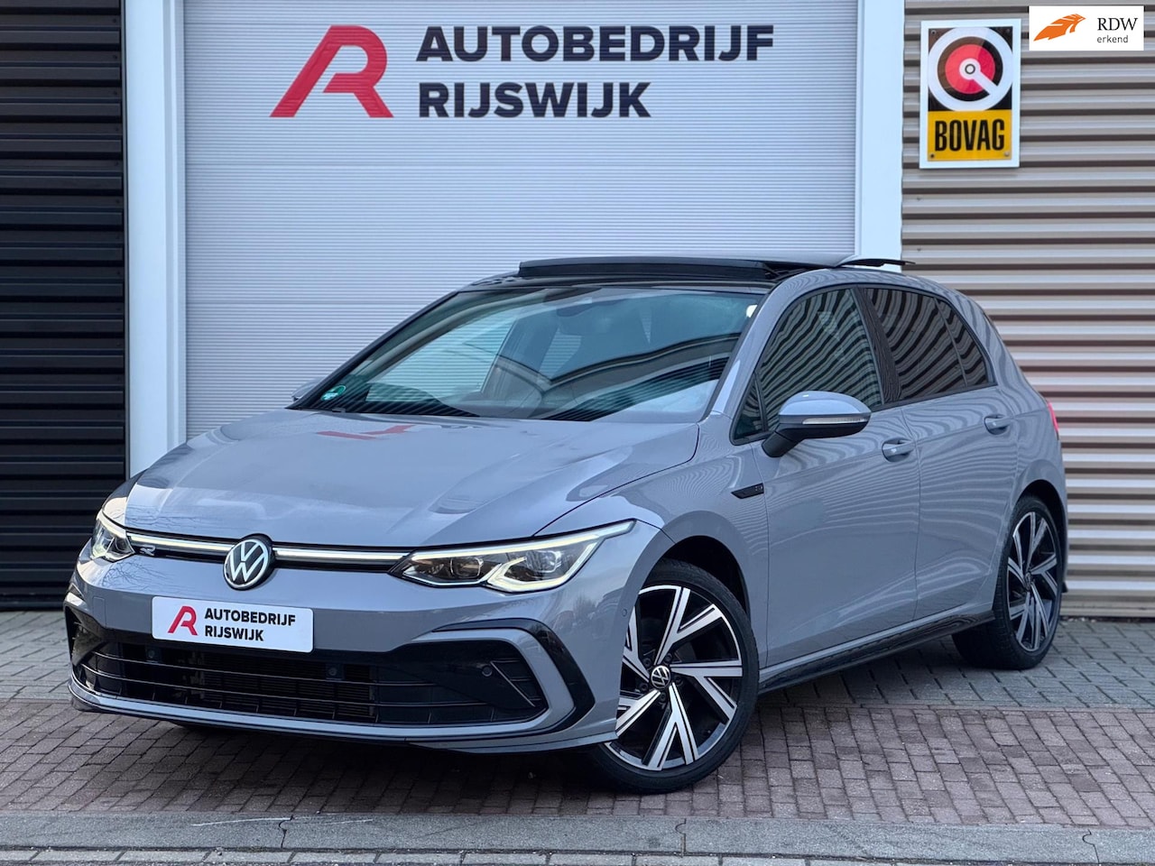 Volkswagen Golf - 1.5 eTSI R-Line Pano/H&K/Matrix/Camera - AutoWereld.nl