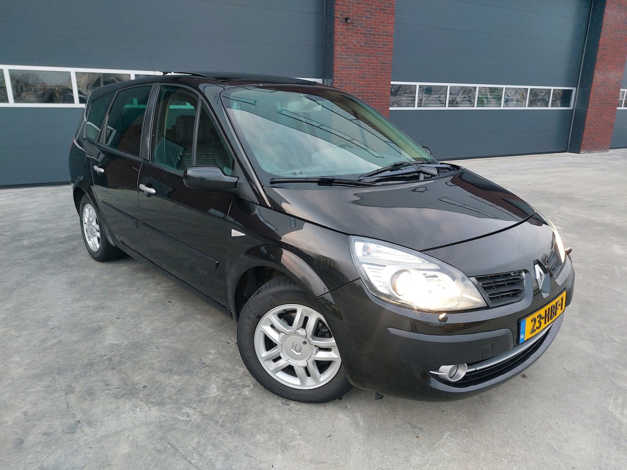 Renault Grand Scénic - 2.0-16V Tech Line 7p.Pano/LMV /Navi - AutoWereld.nl