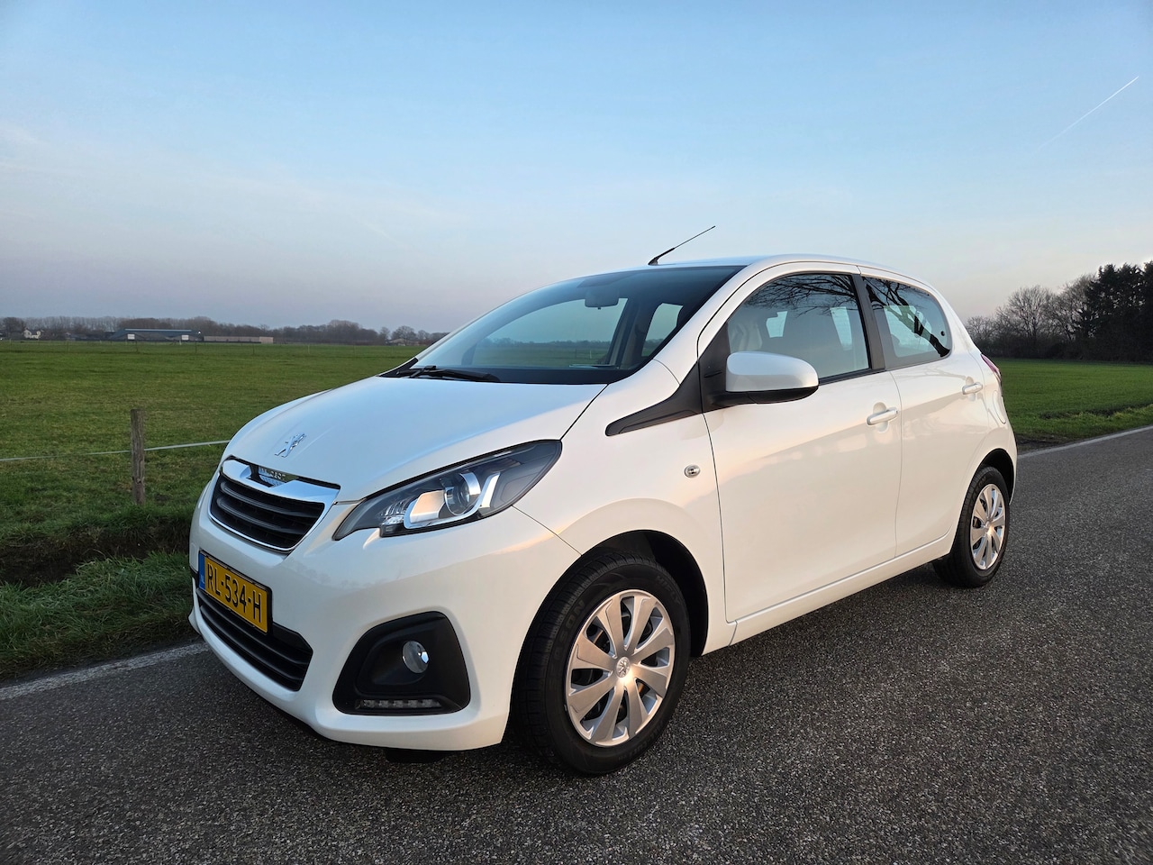 Peugeot 108 - 1.0 e-VTi Active /AIRCO/Carplay/CV/NAP! NWE APK! - AutoWereld.nl
