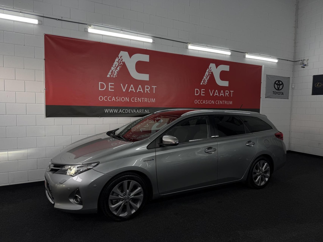 Toyota Auris - 1.8 Hybrid Lease+ - NAVI/PANODAK/CAMERA/JBL/NAP - AutoWereld.nl