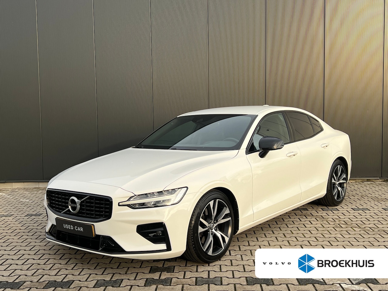 Volvo S60 - 2.0 B3 R-Design | Stoel en stuurwiel verwarming | Sportstoelen | Adaptieve Cruise control - AutoWereld.nl