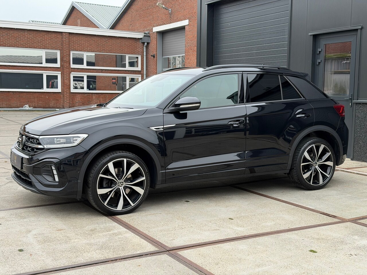 Volkswagen T-Roc - 1.5 TSI R-Line Black style IQ-Led Groot Navi Virtual NAP - AutoWereld.nl