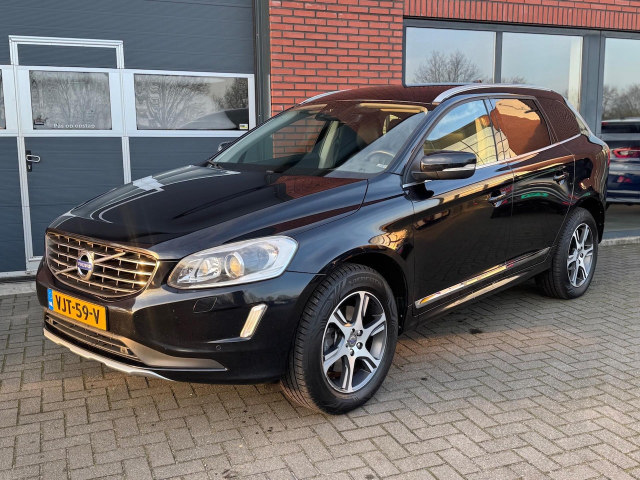 Volvo XC60 - Grijs Kenteken 2.0 D4 FWD Summum Cruise Navi Euro6 - AutoWereld.nl