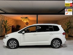 Volkswagen Touran - 1.4 TSI Highline 7p Garantie Standkachel StoelVW Camera Carplay Adoptieve Cruise Navi Clim