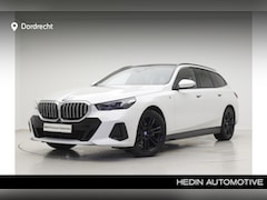 BMW 5-serie Touring - 520i M-Sport | Driving Assistant Plus | Harman Kardon | Panorama | Standkachel | Trekhaak