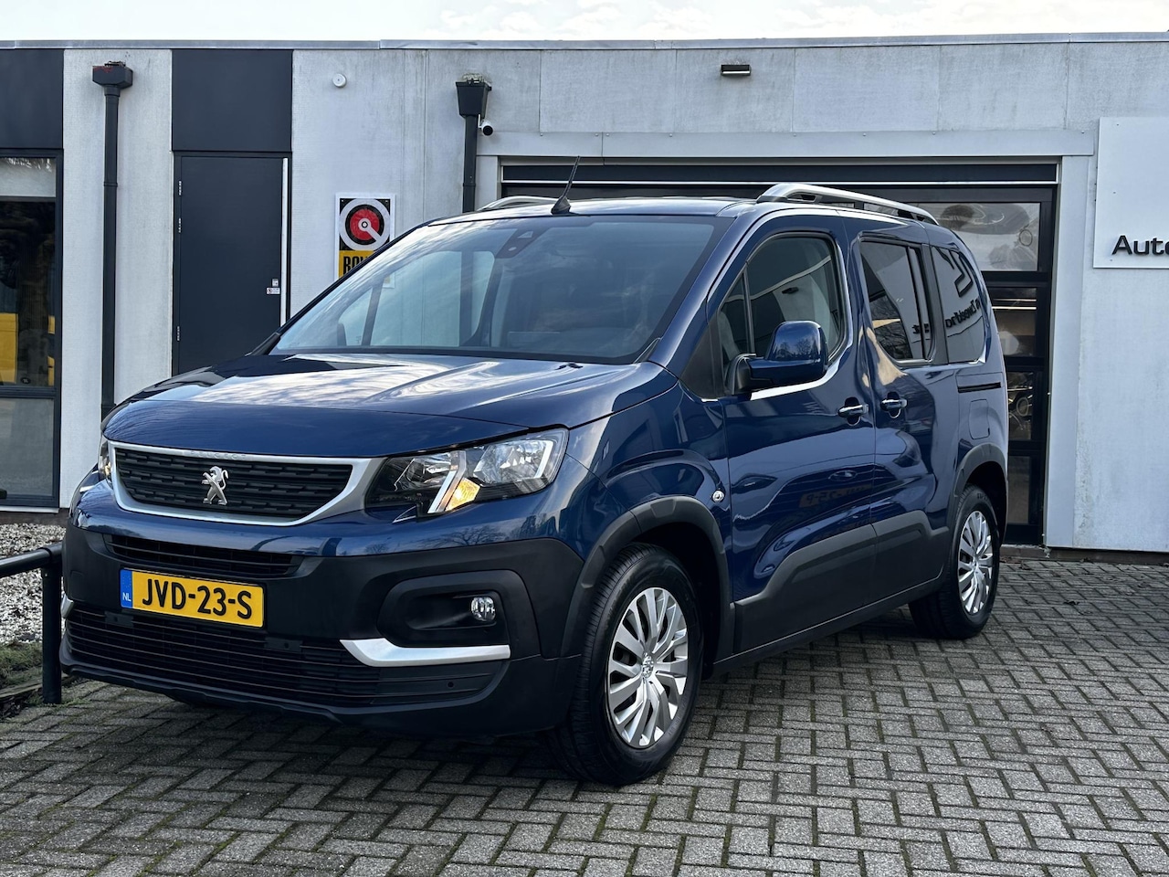 Peugeot Rifter - 1.2 Puretech Allure Trekhaak | App Connect | Cruise | Airco - AutoWereld.nl