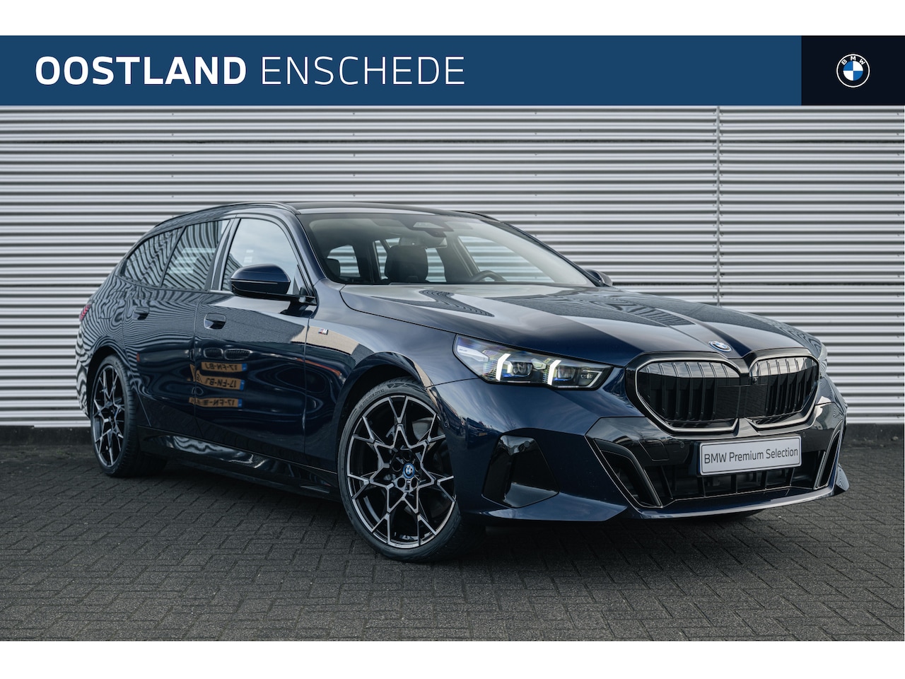BMW 5-serie Touring - 550e xDrive M Sport Automaat / Panoramadak / Trekhaak / Adaptief onderstel professional / - AutoWereld.nl