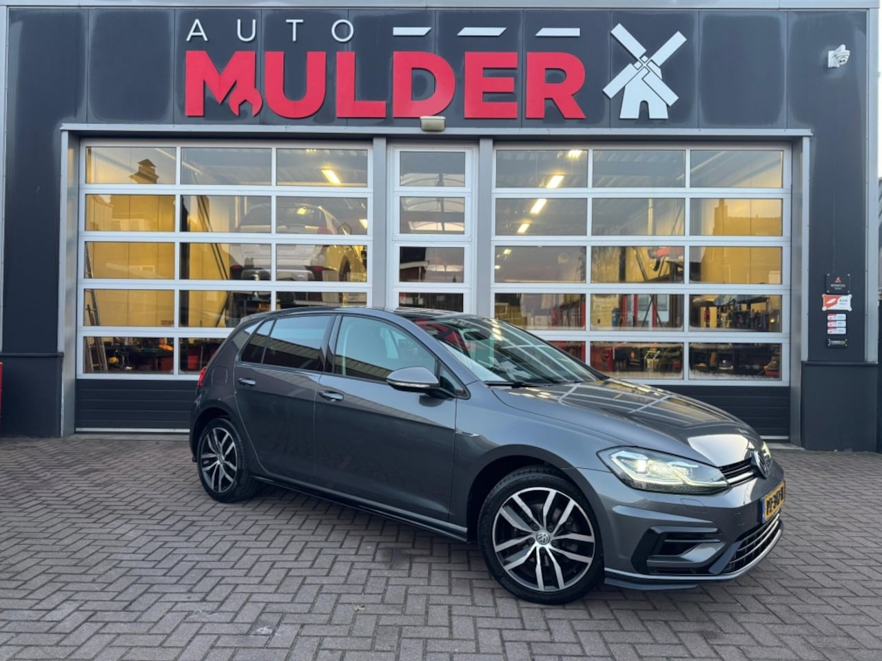 Volkswagen Golf - 1.4 TSI 125PK R-LINE / PANO / DIGITALE / ACC / CAMERA / PANO / TREKHAAK / LED - AutoWereld.nl