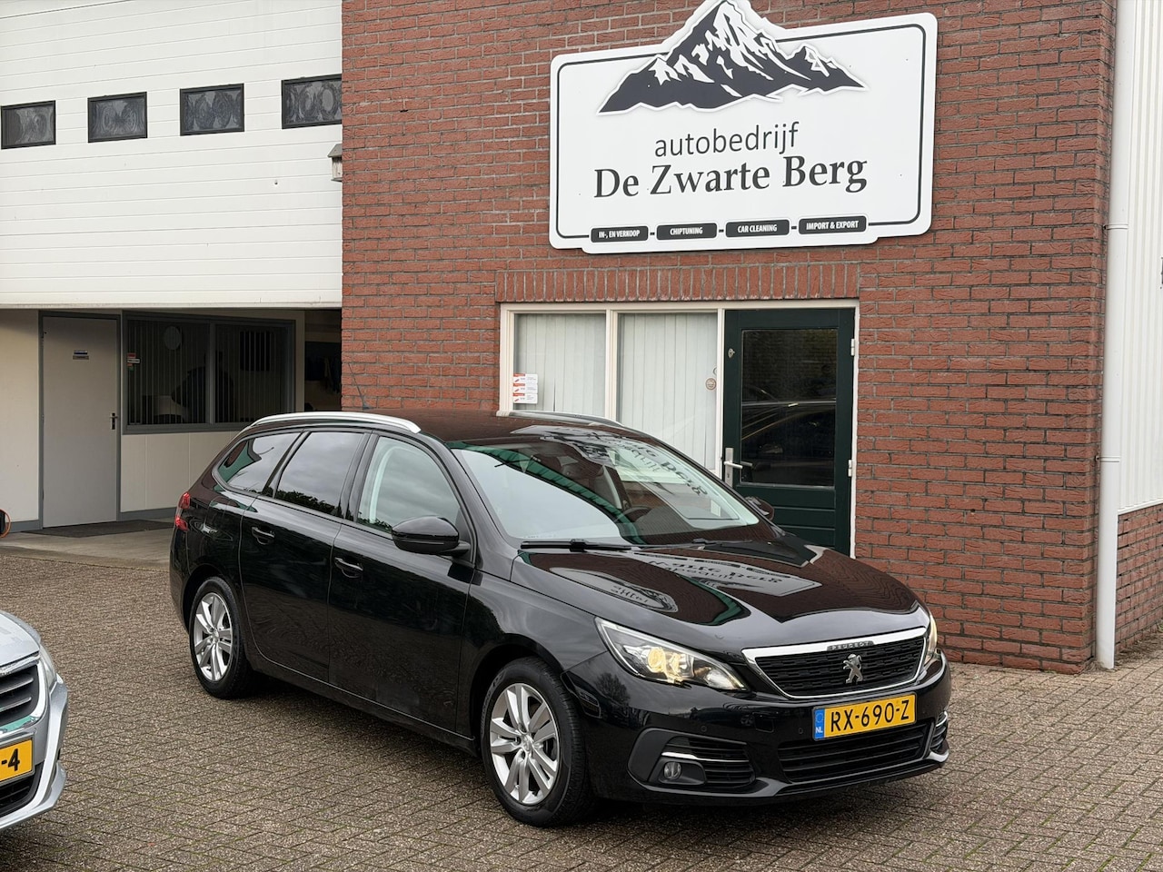 Peugeot 308 SW - 1.2 PureTech Blue Lease Executive NIEUWE KOPPELING VLIEGWIEL - AutoWereld.nl