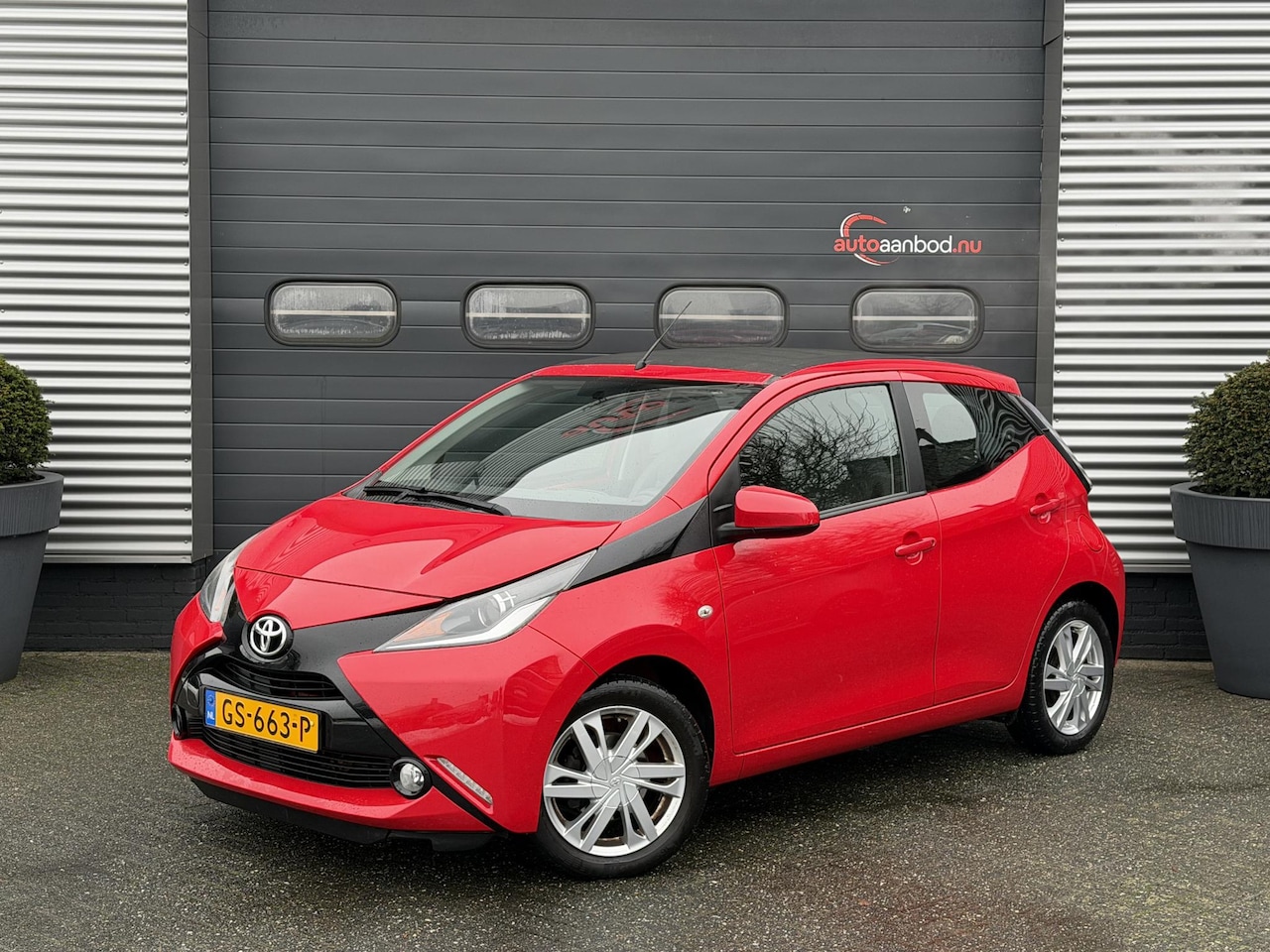 Toyota Aygo - 1.0 VVT-i x-wave | Navigatie | Camera | Airco | Lichtmetalen Velgen | - AutoWereld.nl