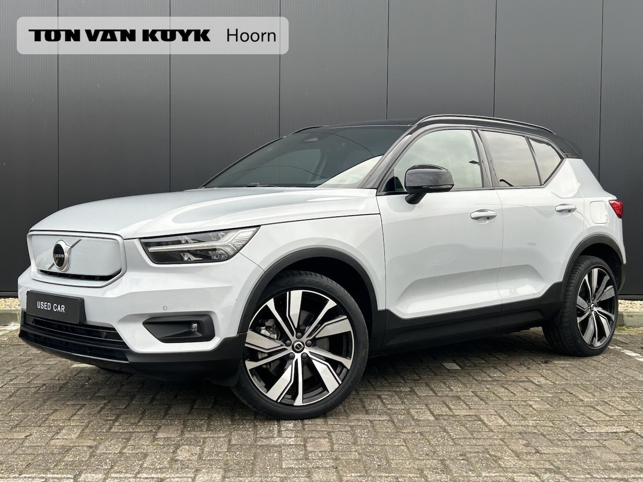 Volvo XC40 - Recharge P8 AWD R-Design Driver assist/ Climate /Park assit/ extra getint glas/ 20 inch/ n - AutoWereld.nl