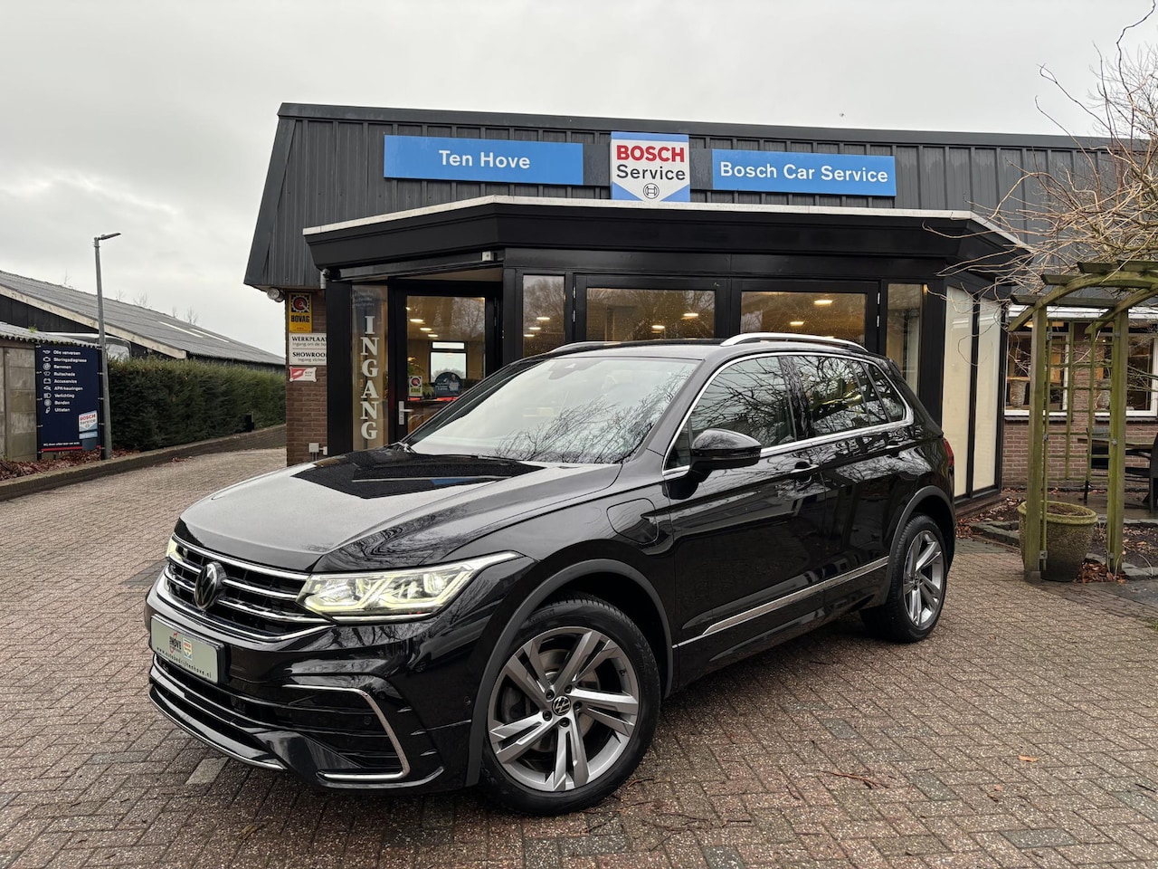 Volkswagen Tiguan - 1.4 TSI eHybrid R-Line Business Trekhaak Stoelver. - AutoWereld.nl