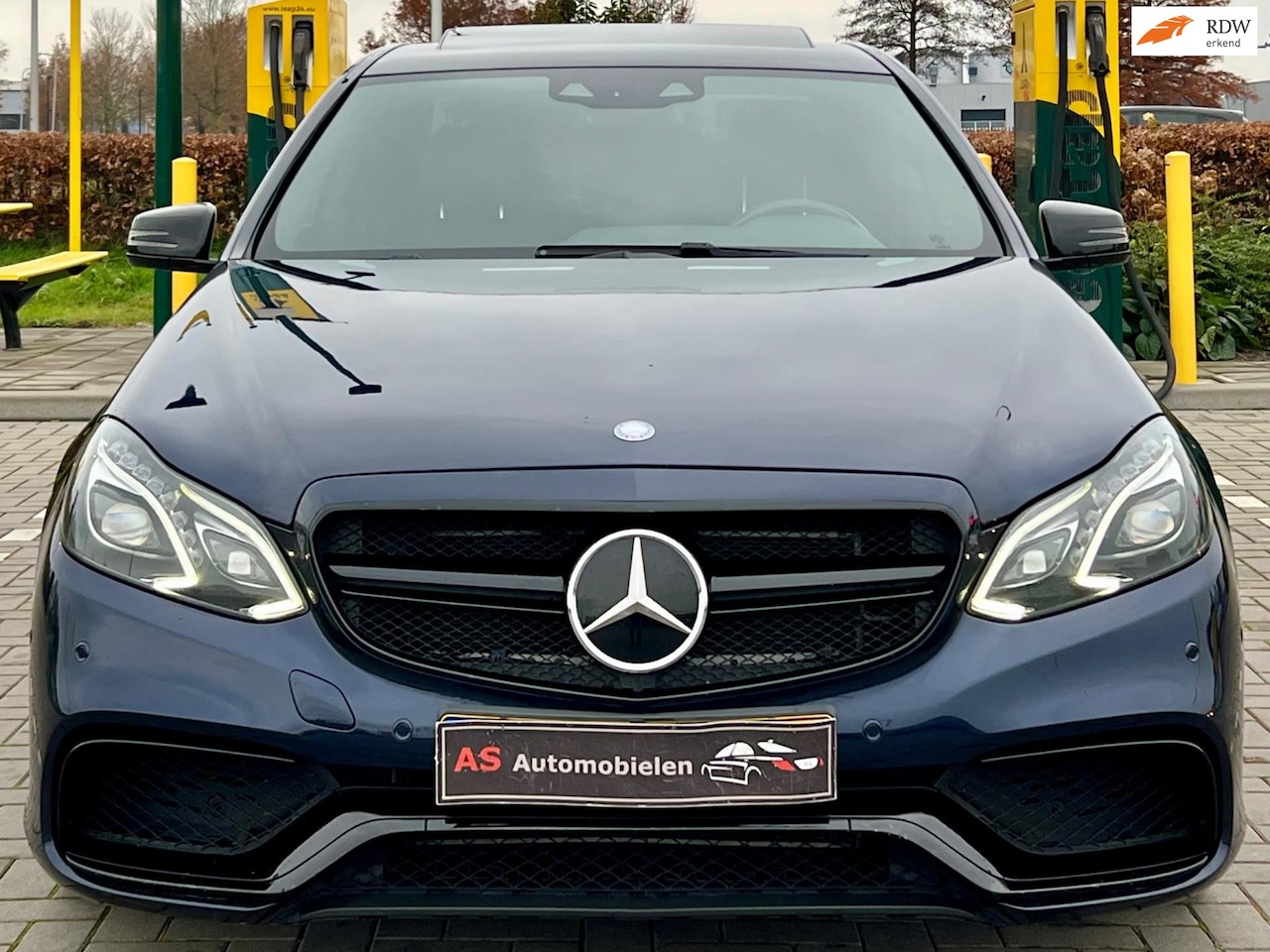 Mercedes-Benz E-klasse - E400 e63 AMG OPTIK! 400PK Prestige Avantgarde RIJK UITGERUST - AutoWereld.nl