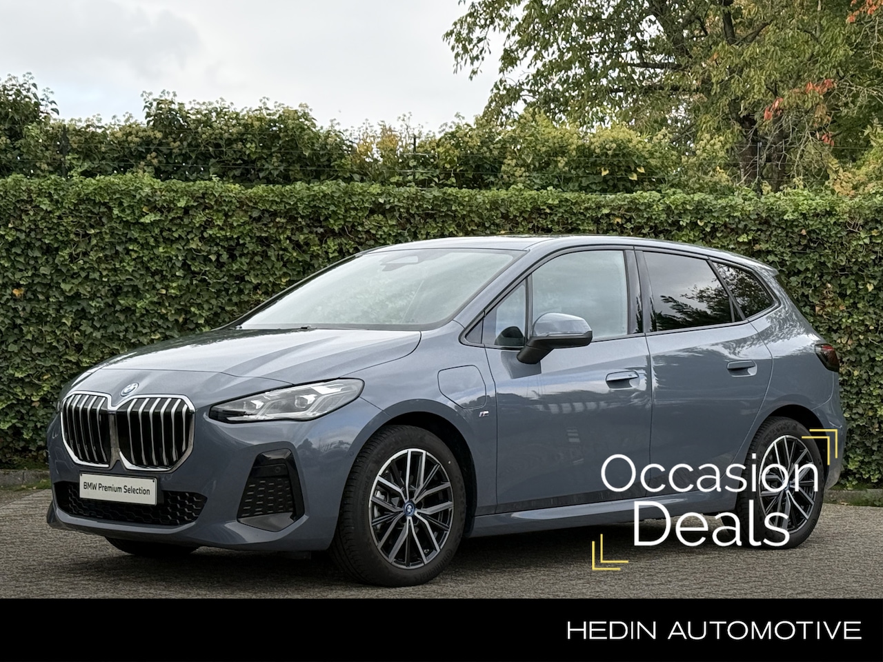 BMW 2-serie Active Tourer - 225e xDrive | M-Sport | 18'' | Panorama | Camera | Sportstoel. | Stoelverw. - AutoWereld.nl