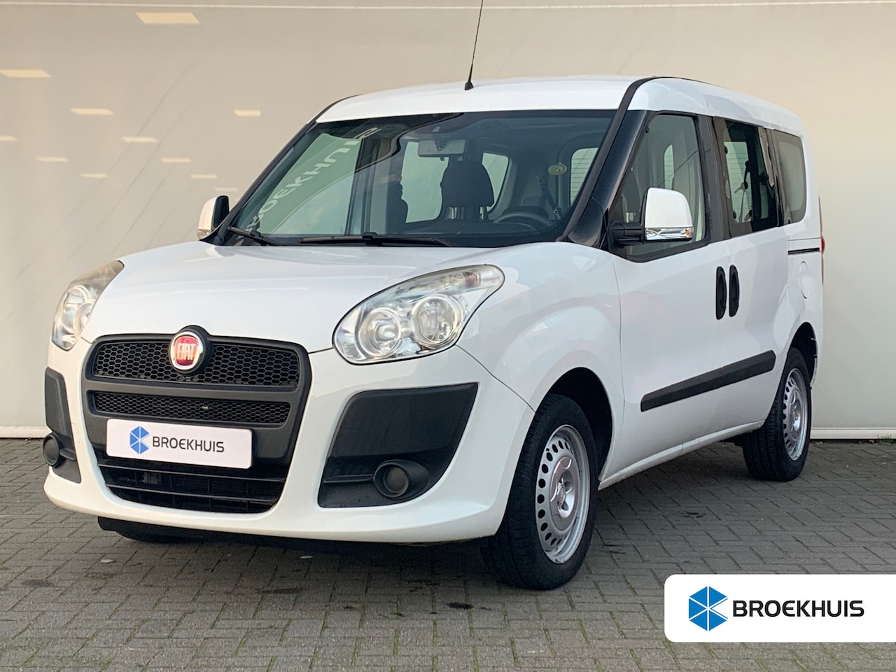 Fiat Doblò - 1.4 Pop Rolstoelvervoer Airco | Dubbele Zijdeur | Lage KM-Stand! | Rolstoelvervoer! | 5+1 - AutoWereld.nl