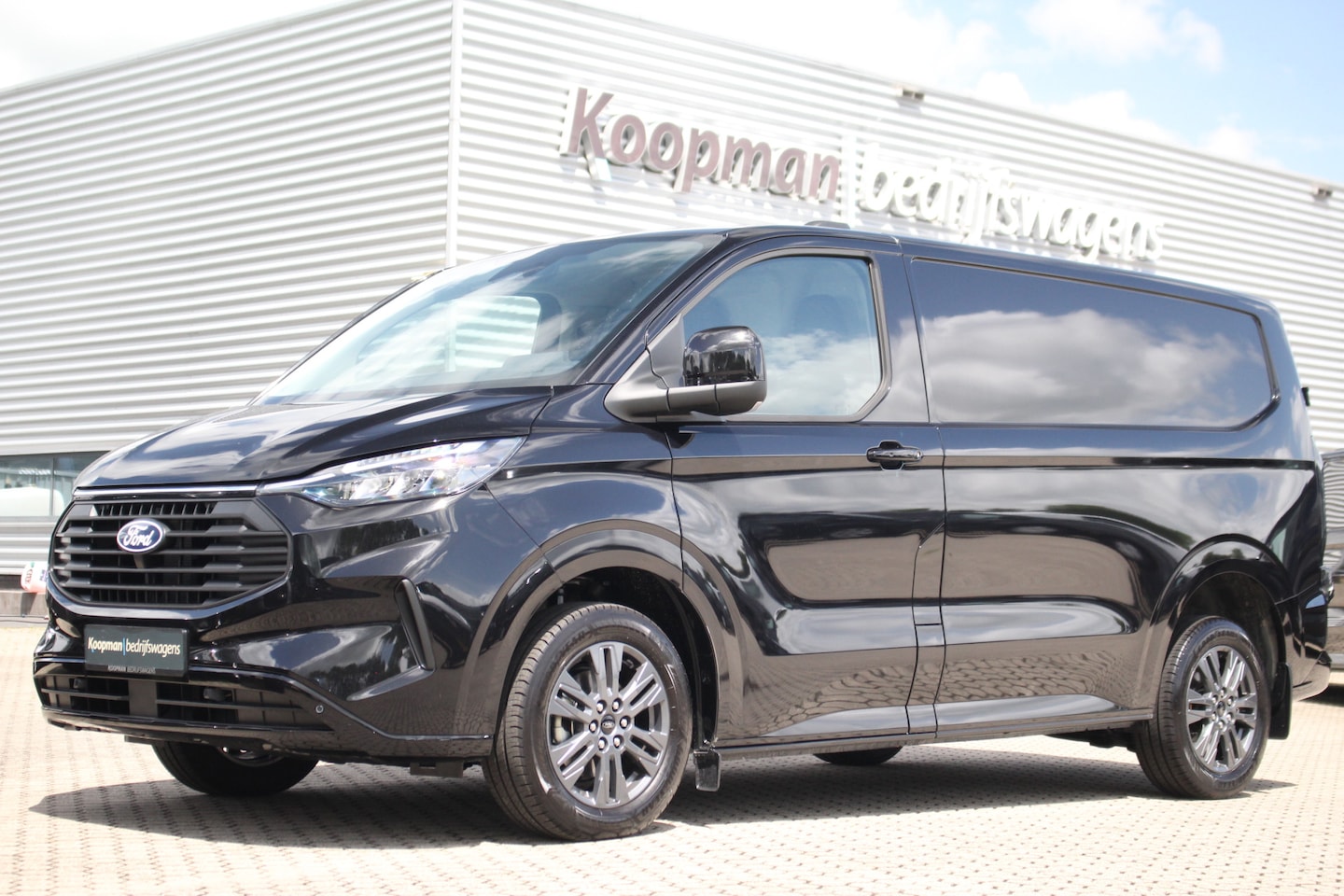 Ford Transit Custom - E-Transit 320 L1H1 Limited | 65kWh | 160kW/218pk | Trekgewicht 2300kg | Camera | Carplay/A - AutoWereld.nl