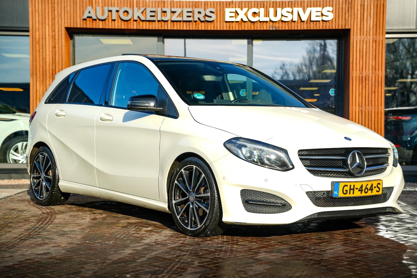 Mercedes-Benz B-klasse - 180 Ambition Led Panoramadak Leer Navi - AutoWereld.nl