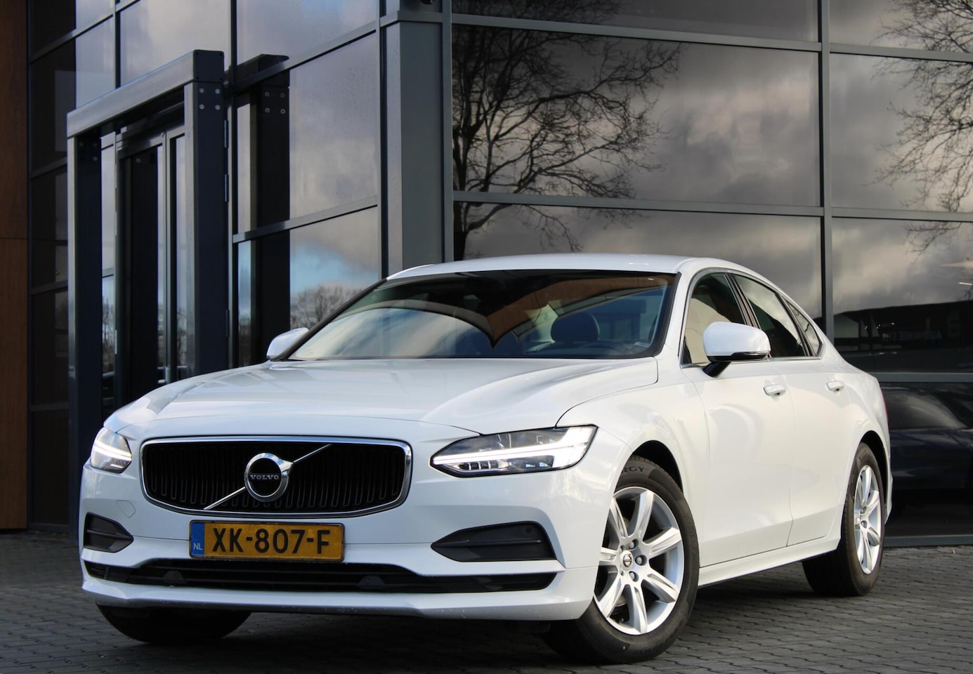 Volvo S90 - 2.0 D3 Momentum| Stoelverwarming | Navi | Org. NL! - AutoWereld.nl