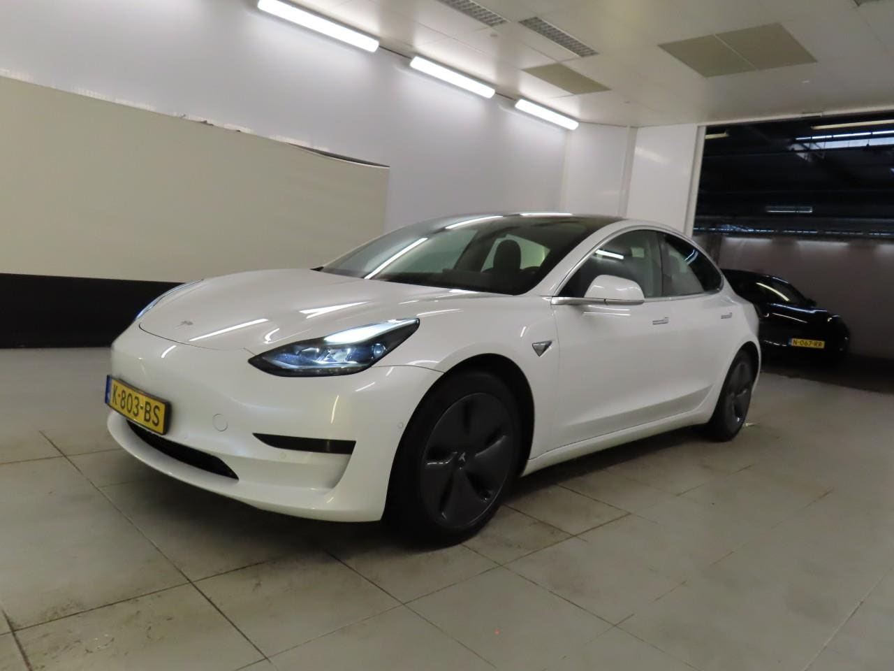Tesla Model 3 - Standard RWD Plus 92% SoH [ LFP-ACCU+AUTOPILOT+60 kWh+PREMIUM AUDIO ] - AutoWereld.nl
