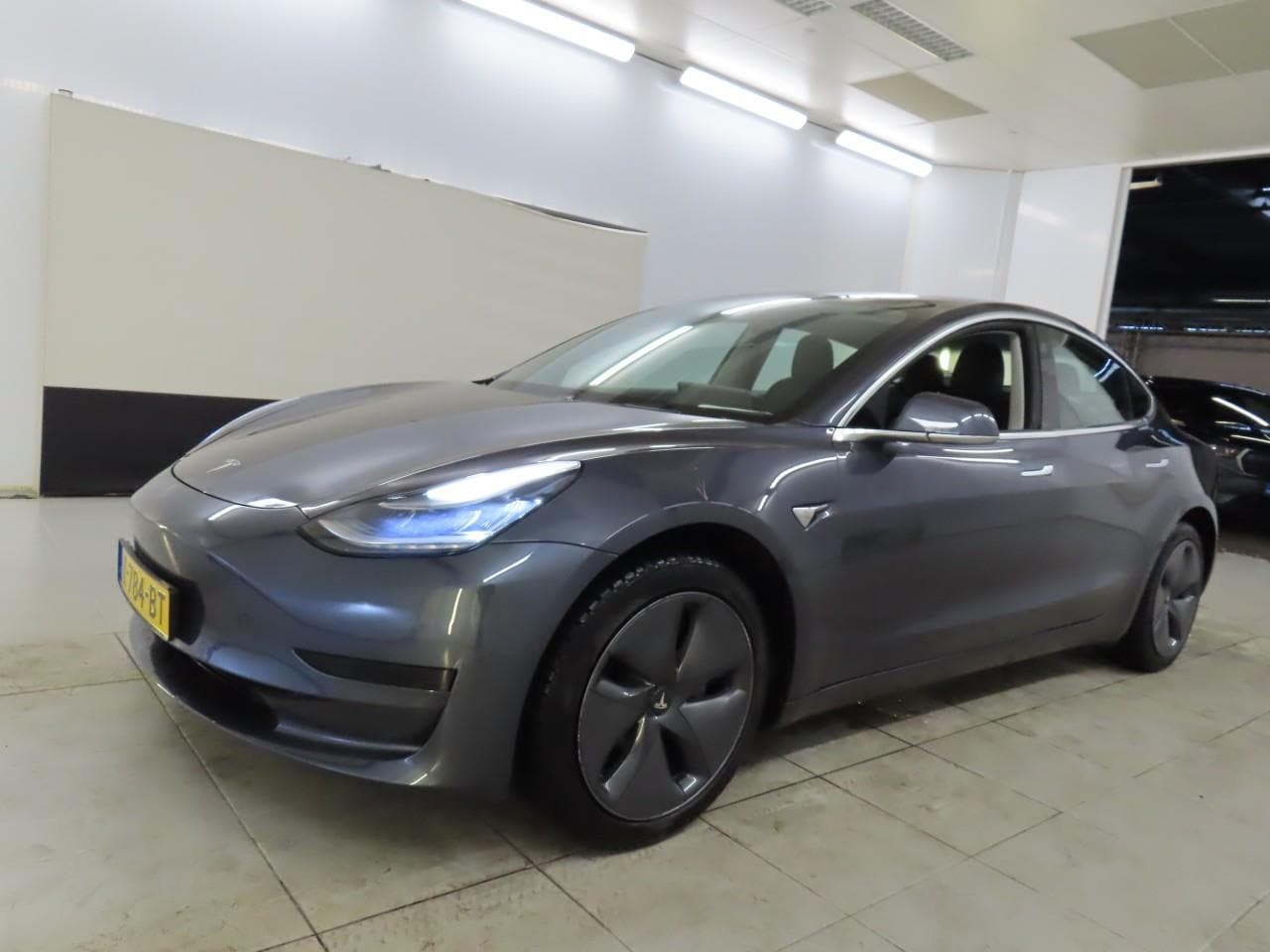 Tesla Model 3 - Standard RWD Plus [ LFP-ACCU+AUTOPILOT+60 kWh+PREMIUM AUDIO ] - AutoWereld.nl