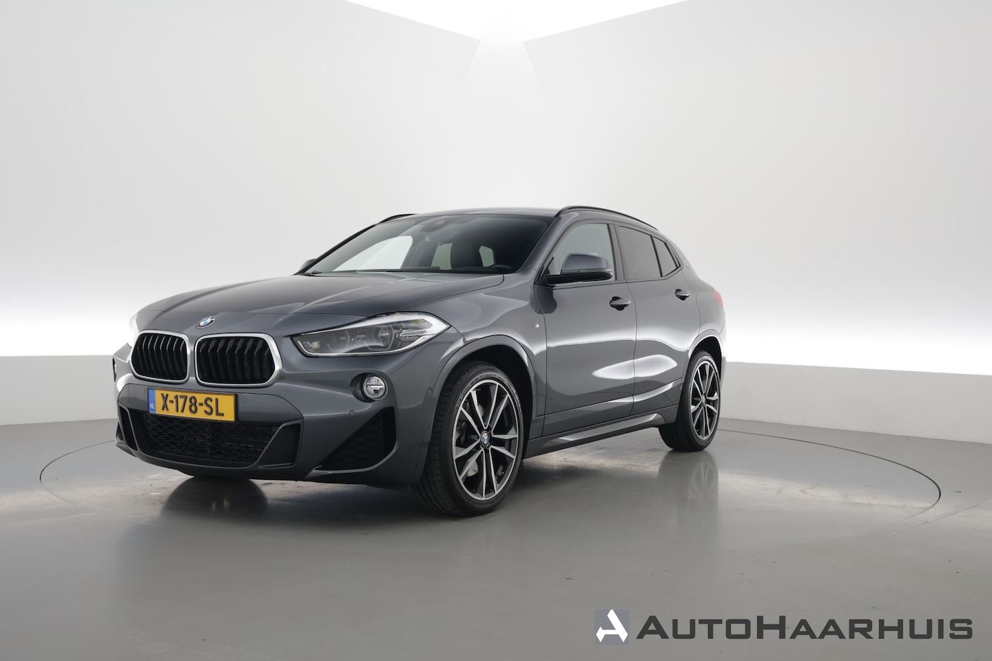 BMW X2 - xDrive20i M Sport | HUD | Navi + Apple CarPlay | Camera | Stoelverw. | 19'' | Park Assist - AutoWereld.nl