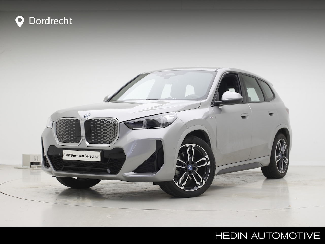 BMW iX1 - eDrive20 67 kWh M-Sport | Panorama | Voorbereiding Driving Assistant Plus - AutoWereld.nl