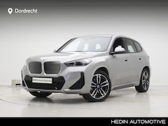 BMW iX1 - eDrive20 67 kWh M-Sport | Panorama | Voorbereiding Driving Assistant Plus