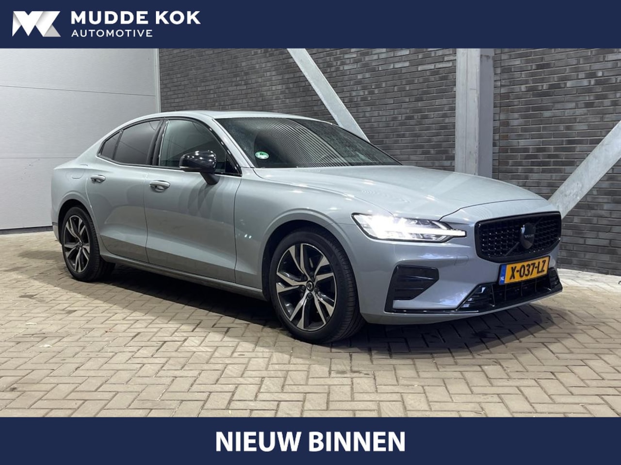 Volvo S60 - B4 Plus Dark | Panoramadak | ACC | Stoel+Stuurverwarming | harman/kardon | BLIS | Camera - AutoWereld.nl