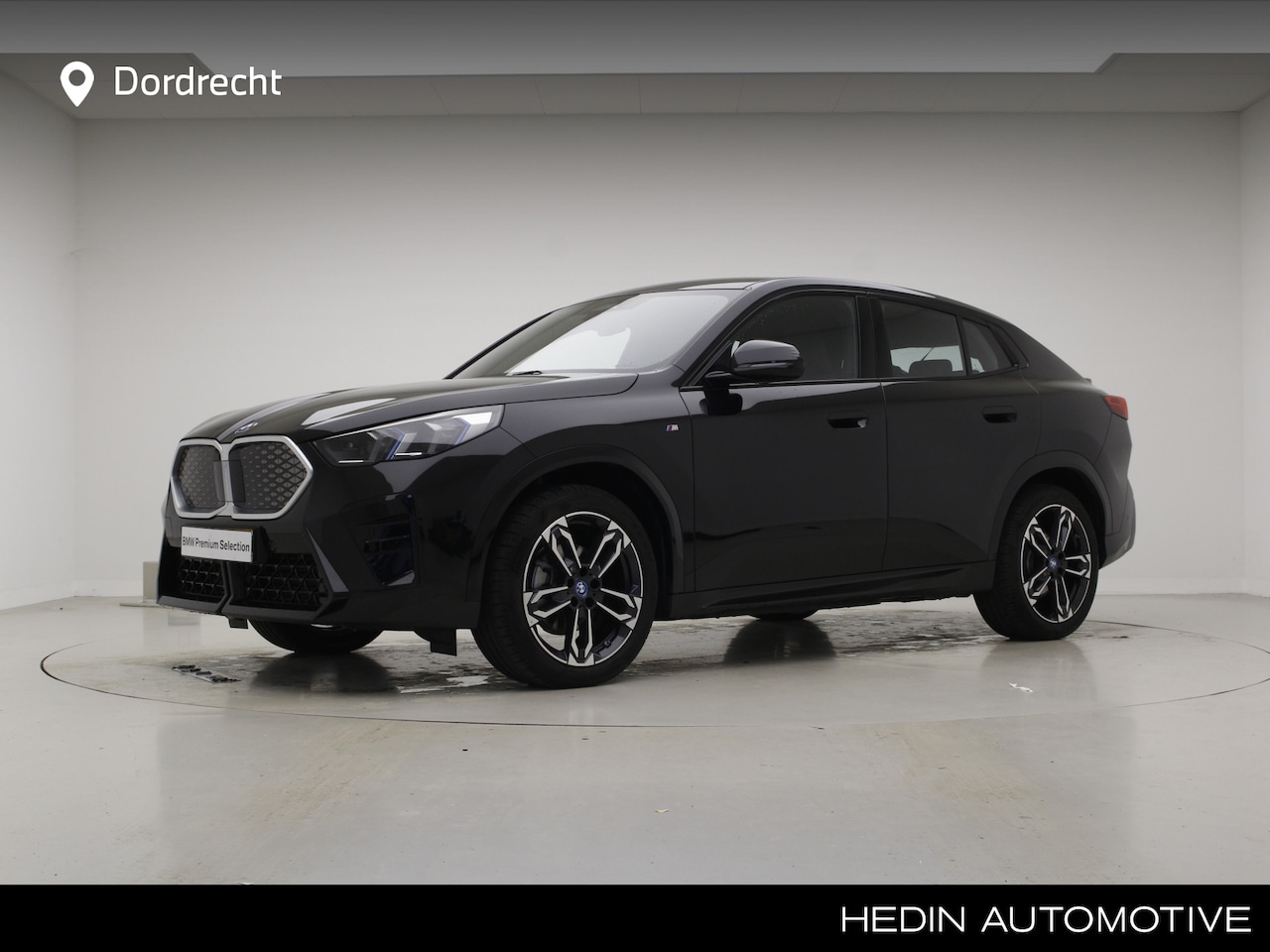 BMW iX2 - eDrive20 67kWh | M-Sport | 19" | Voorbereiding Driving Assistant Plus | Camera - AutoWereld.nl