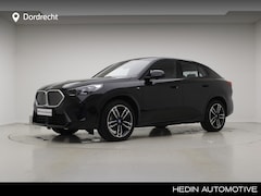 BMW iX2 - eDrive20 67kWh | M-Sport | 19" | Voorbereiding Driving Assistant Plus | Camera