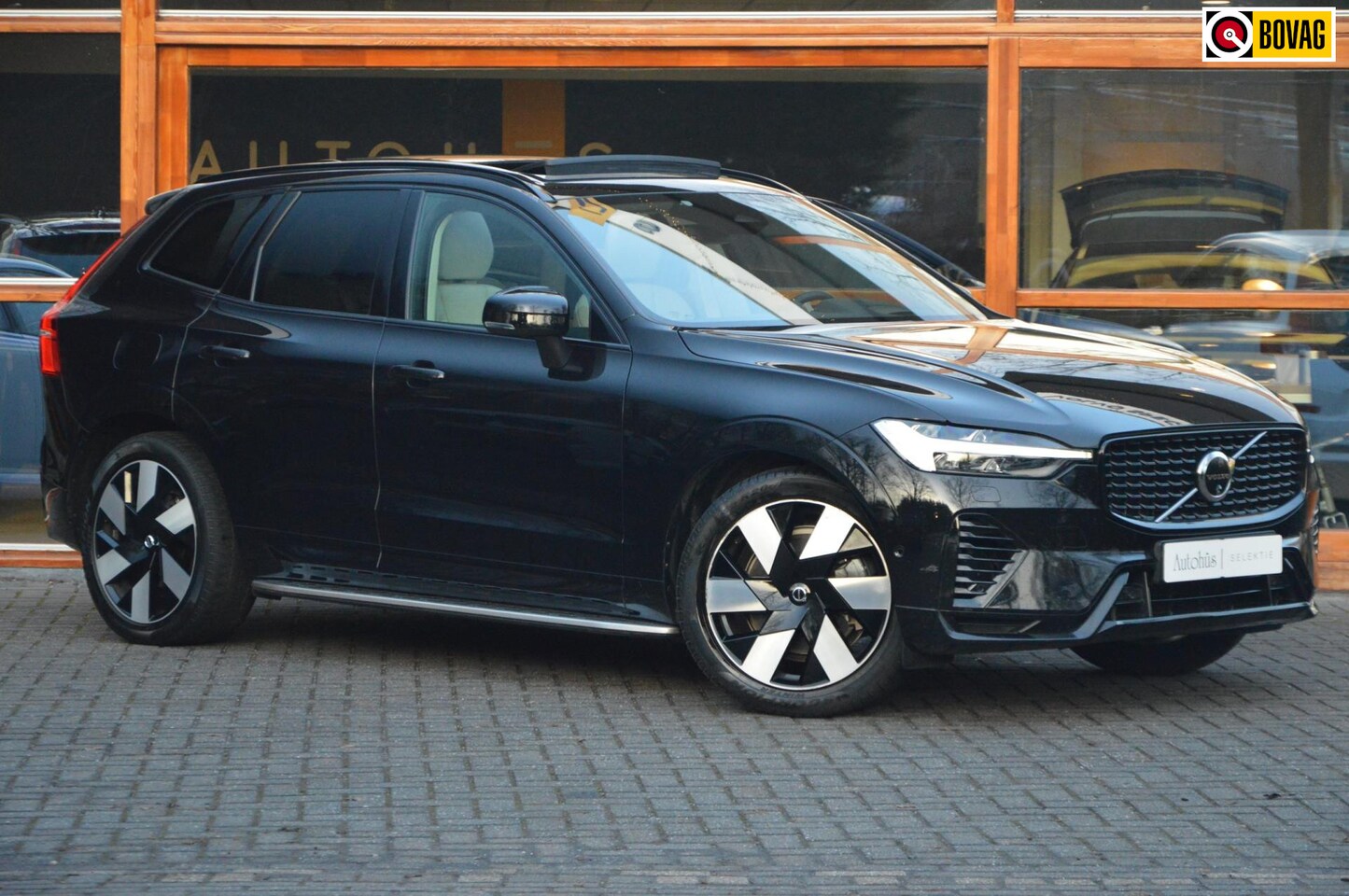 Volvo XC60 - T8 Hybride AWD Plus Black | Luchtvering | Massage | Stoelventilatie | Head-Up | Panoramada - AutoWereld.nl