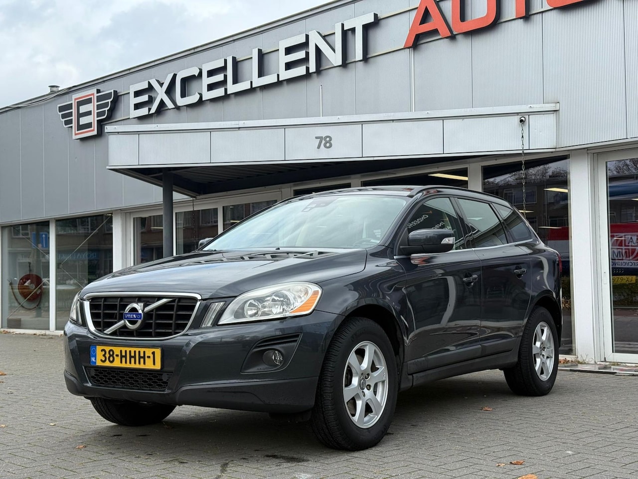 Volvo XC60 - 2.4 D5 AWD Momentum - Leder - AutoWereld.nl
