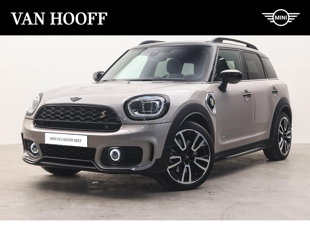 MINI Countryman - Cooper SE ALL4 JCW Automaat / Panoramadak / Stuurverwarming / Comfort Access / Adaptieve L - AutoWereld.nl