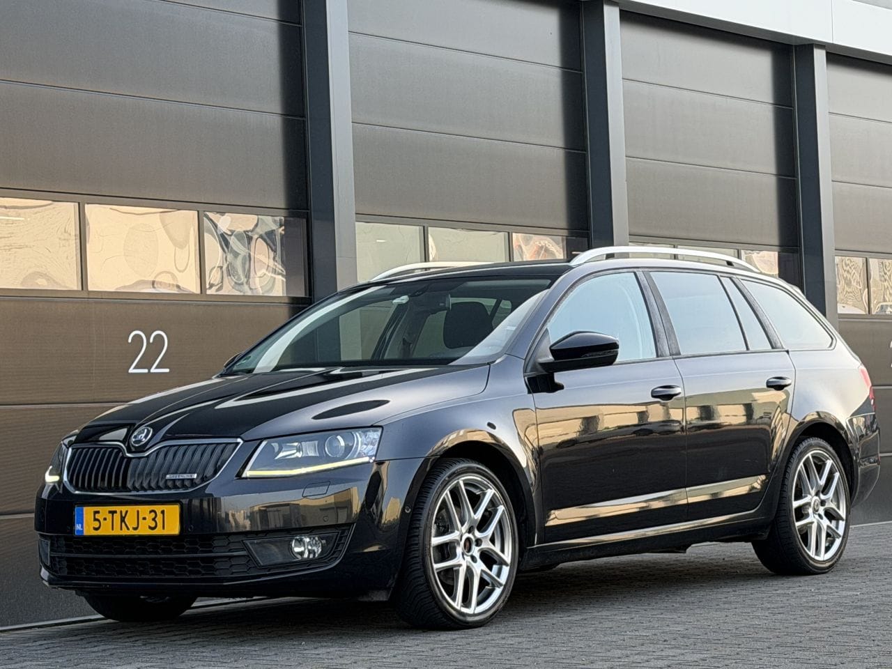 Skoda Octavia - 1.6 TDI Xenon Navi CLima PDC - AutoWereld.nl